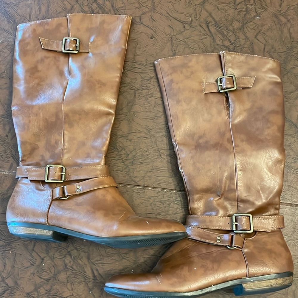 Size 7.5 brown boots with gold buckle